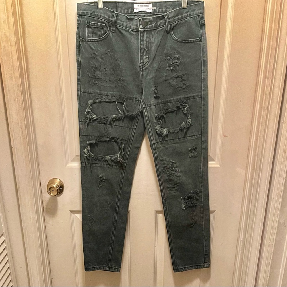 ONE X ONE TEASPOON Women’s Distressed Denim Jeans. Sz 28. Inseam 29.